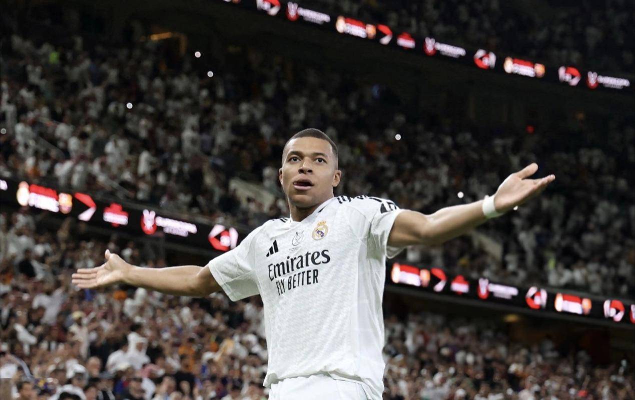 神仙打架！3大神锋集体爆发，凯恩15场造26球仍排第2，哈兰德进化